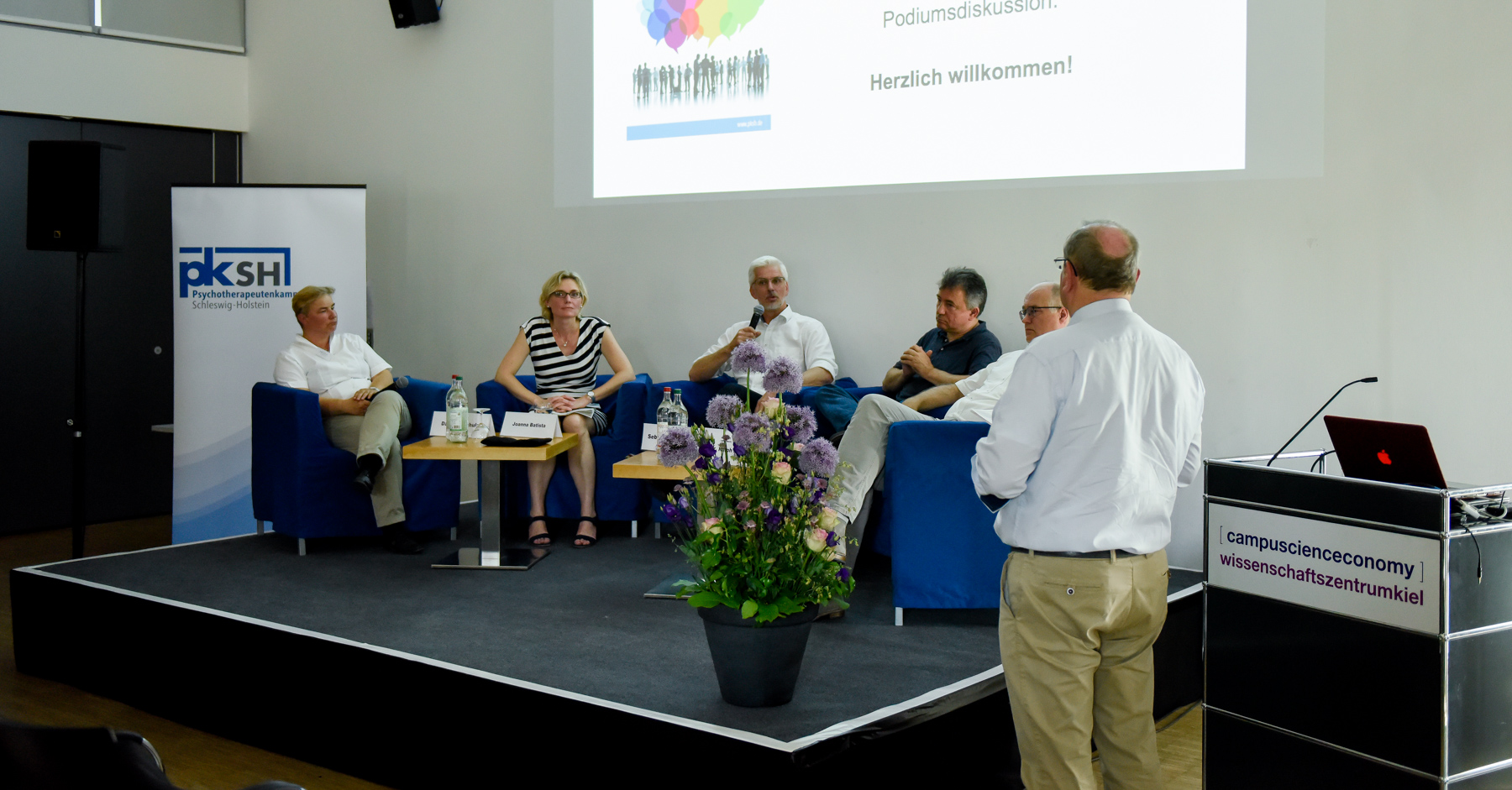 Bild von der Podiumsdiskussion des 5. NPT